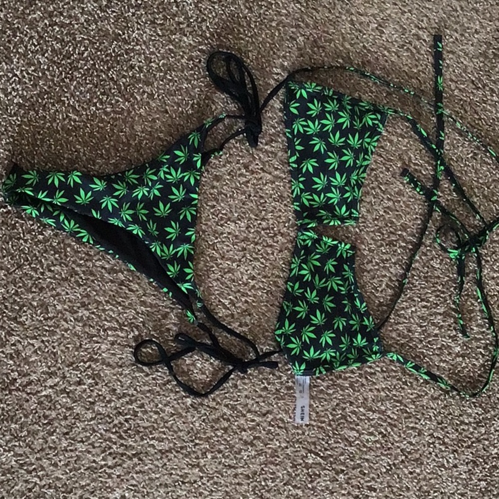 Two piece All over leaf bikini